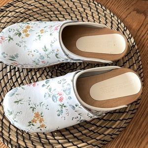 Björk Swedish Comfort Clogs—new without tags. Size 8.5 (European size 39)